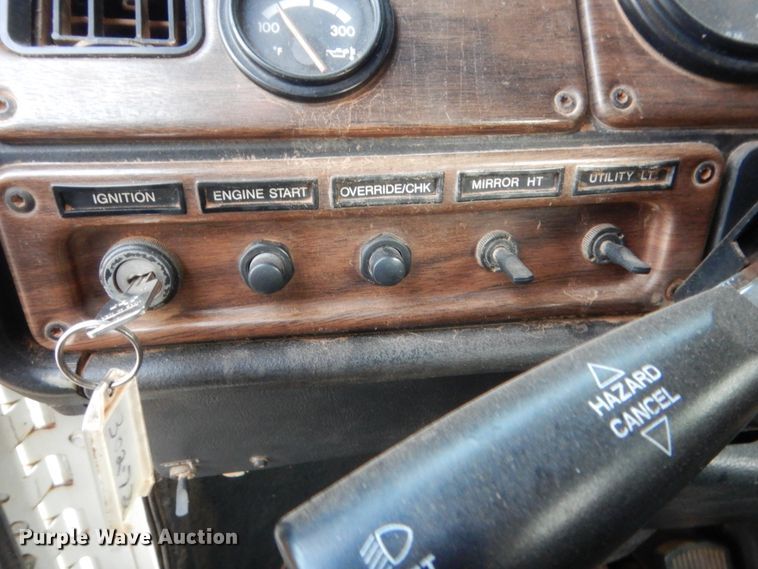 image for item HB9386 1996 Freightliner FLD  semi truck