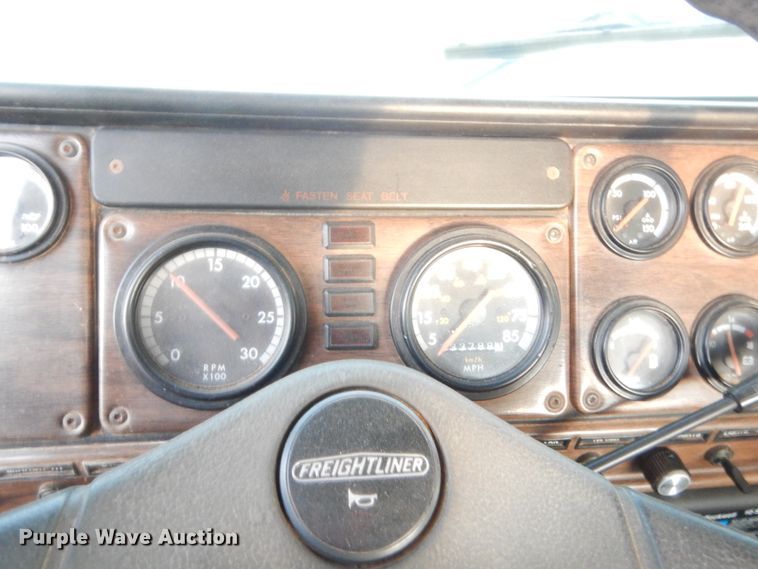 image for item HB9386 1996 Freightliner FLD  semi truck