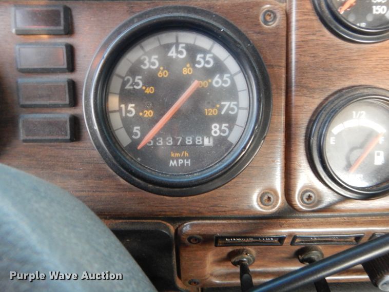 image for item HB9386 1996 Freightliner FLD  semi truck