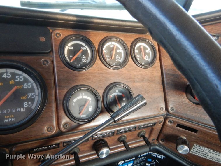 image for item HB9386 1996 Freightliner FLD  semi truck