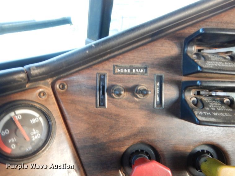 image for item HB9386 1996 Freightliner FLD  semi truck