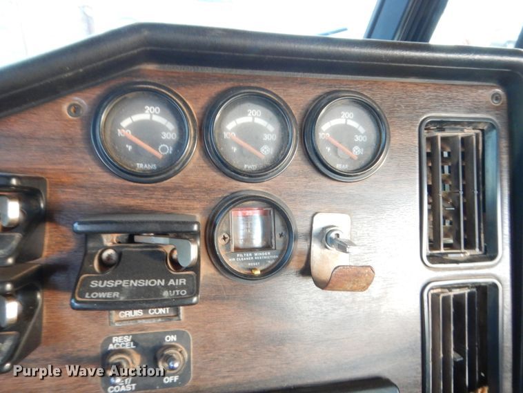 image for item HB9386 1996 Freightliner FLD  semi truck