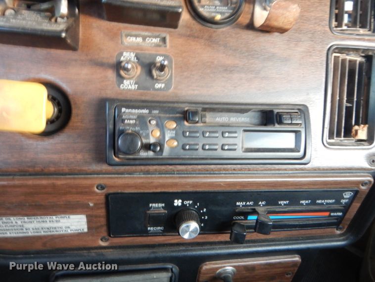 image for item HB9386 1996 Freightliner FLD  semi truck