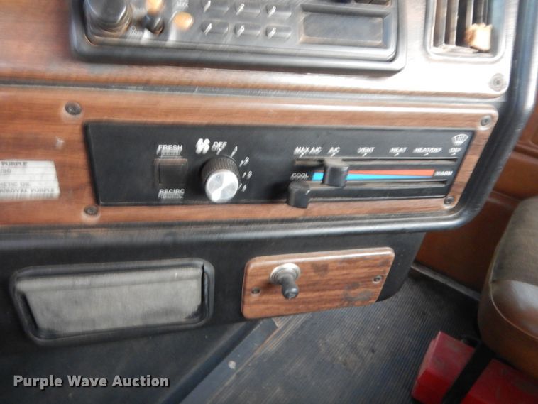 image for item HB9386 1996 Freightliner FLD  semi truck