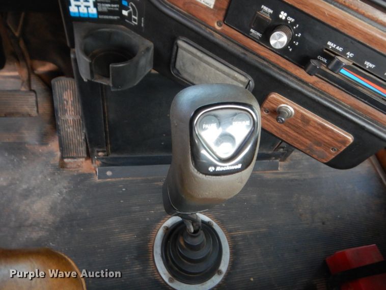 image for item HB9386 1996 Freightliner FLD  semi truck