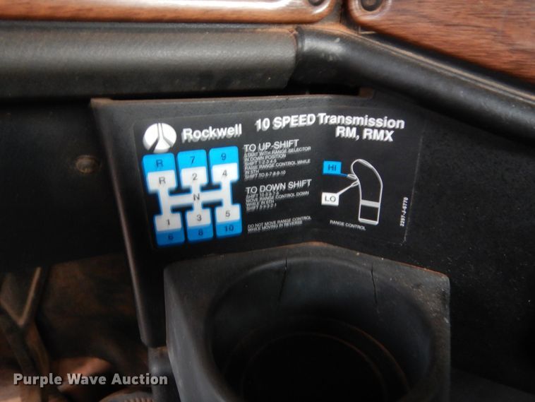 image for item HB9386 1996 Freightliner FLD  semi truck