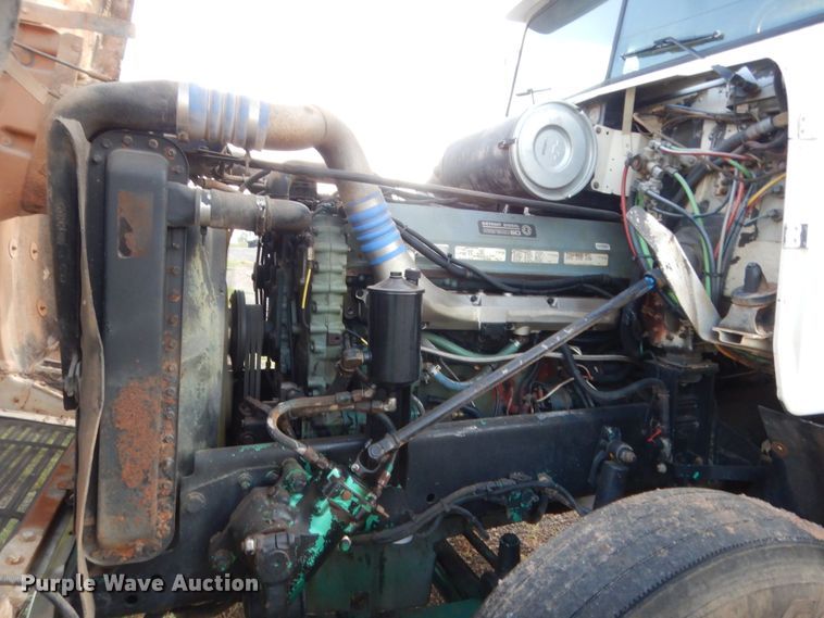 image for item HB9386 1996 Freightliner FLD  semi truck