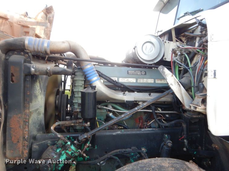 image for item HB9386 1996 Freightliner FLD  semi truck