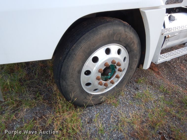 image for item HB9386 1996 Freightliner FLD  semi truck