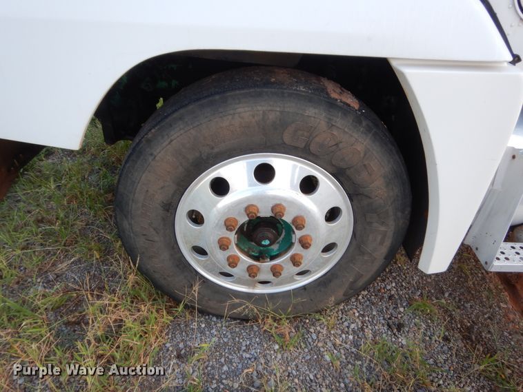 image for item HB9386 1996 Freightliner FLD  semi truck