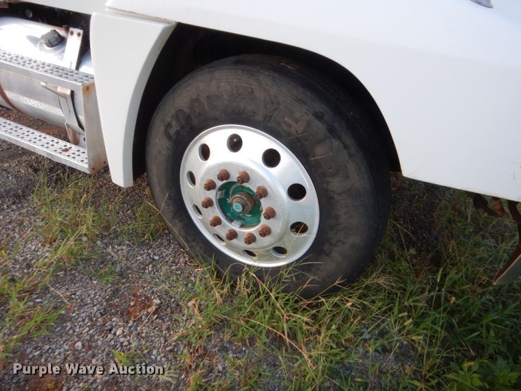 image for item HB9386 1996 Freightliner FLD  semi truck