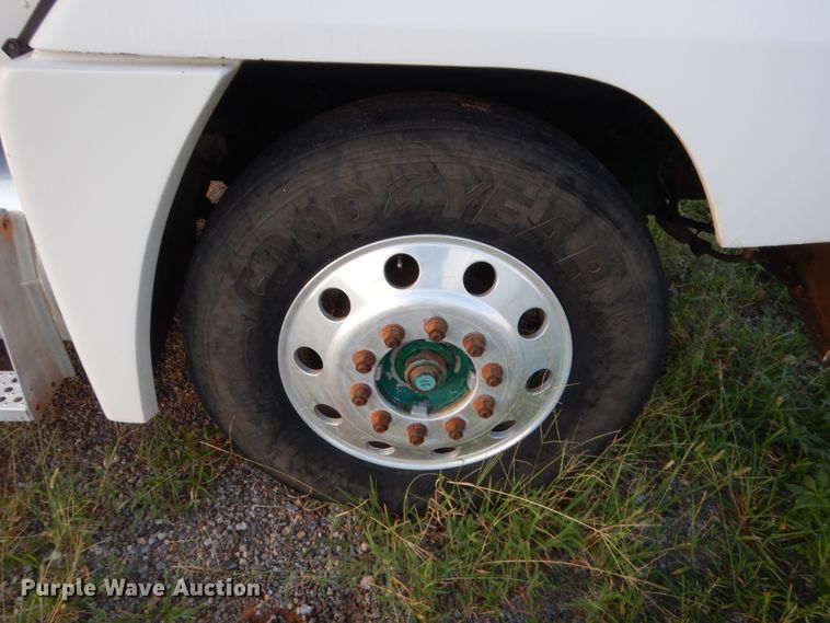 image for item HB9386 1996 Freightliner FLD  semi truck