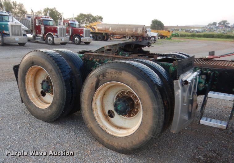 image for item HB9386 1996 Freightliner FLD  semi truck