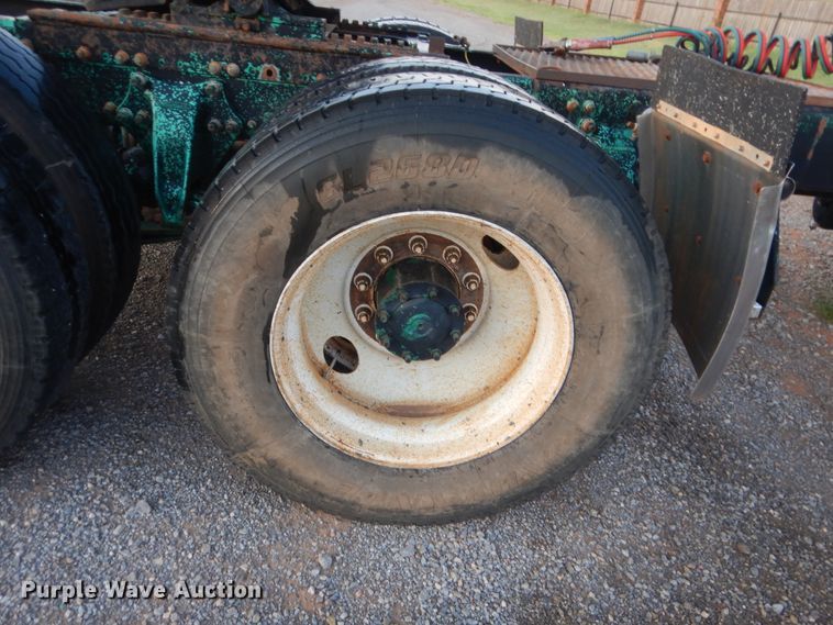 image for item HB9386 1996 Freightliner FLD  semi truck