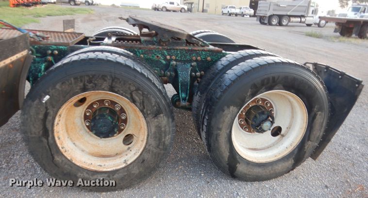 image for item HB9386 1996 Freightliner FLD  semi truck