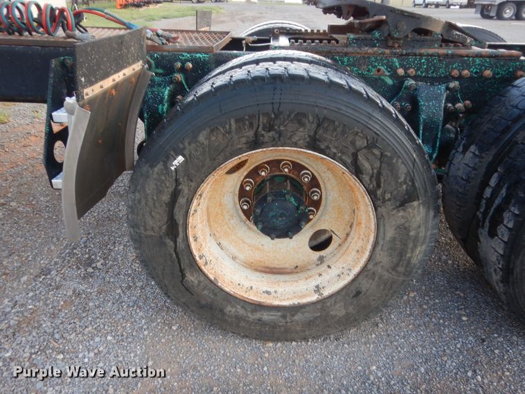 image for item HB9386 1996 Freightliner FLD  semi truck