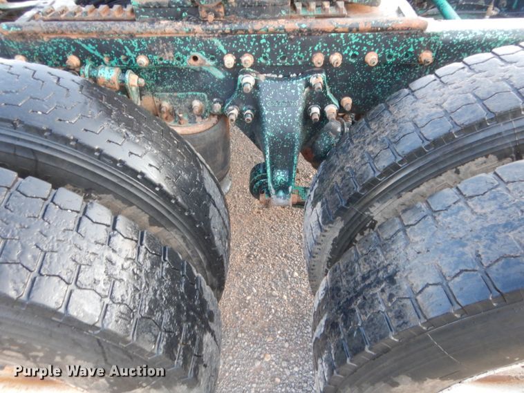 image for item HB9386 1996 Freightliner FLD  semi truck