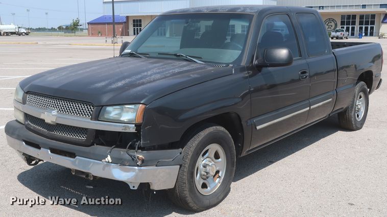 image for item HB9396 2004 Chevrolet Silverado 1500  Ext. Cab pickup truck