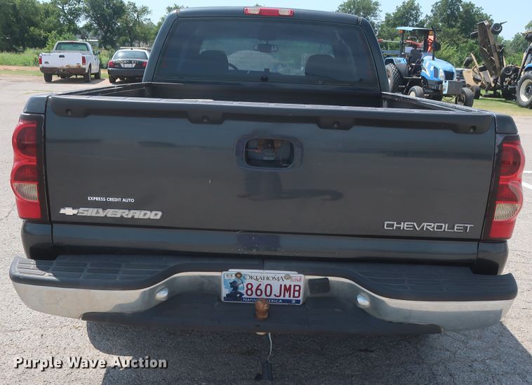 image for item HB9396 2004 Chevrolet Silverado 1500  Ext. Cab pickup truck