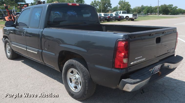 image for item HB9396 2004 Chevrolet Silverado 1500  Ext. Cab pickup truck