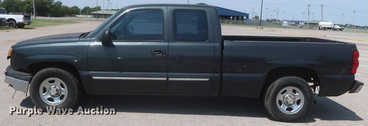 image for item HB9396 2004 Chevrolet Silverado 1500  Ext. Cab pickup truck