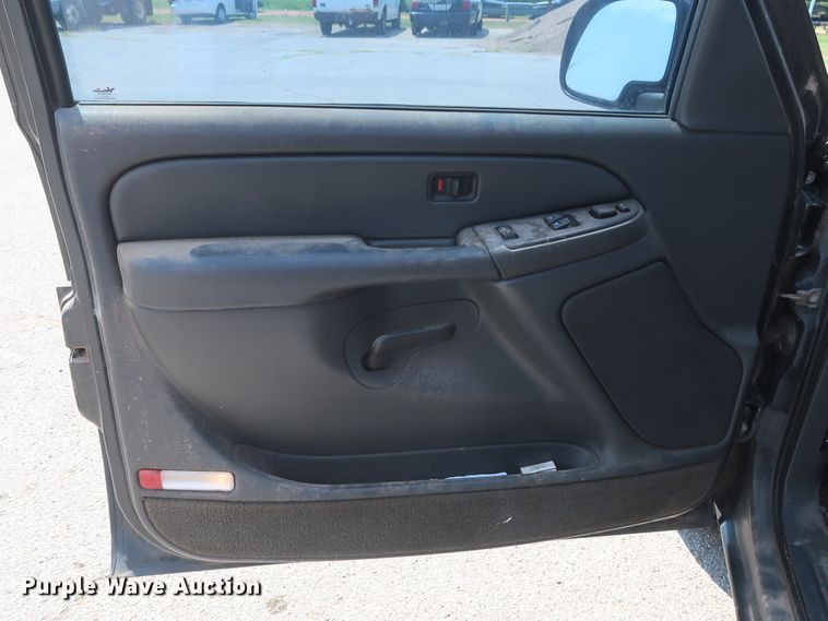 image for item HB9396 2004 Chevrolet Silverado 1500  Ext. Cab pickup truck