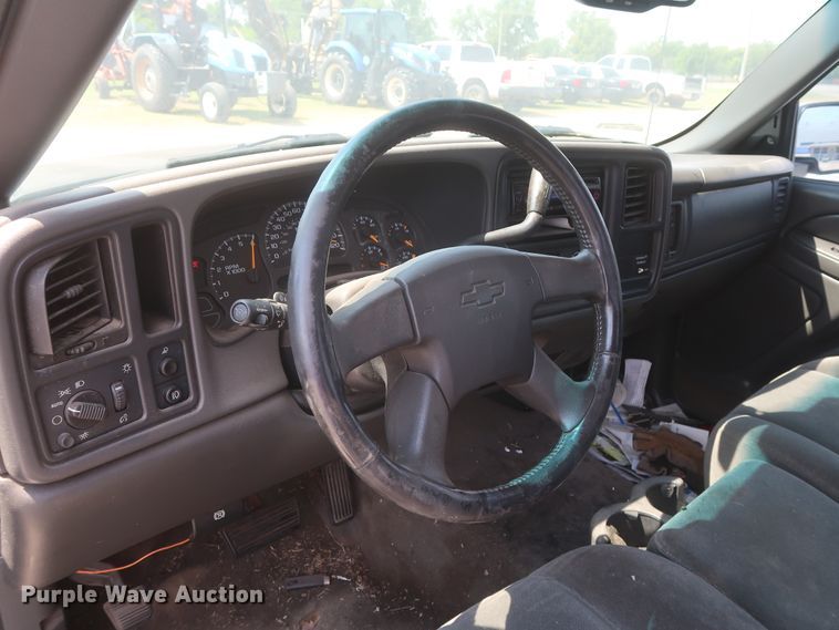 image for item HB9396 2004 Chevrolet Silverado 1500  Ext. Cab pickup truck