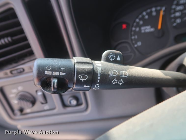 image for item HB9396 2004 Chevrolet Silverado 1500  Ext. Cab pickup truck