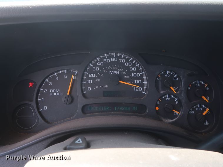 image for item HB9396 2004 Chevrolet Silverado 1500  Ext. Cab pickup truck