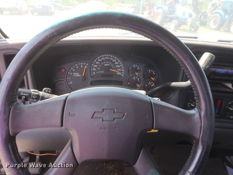 image for item HB9396 2004 Chevrolet Silverado 1500  Ext. Cab pickup truck