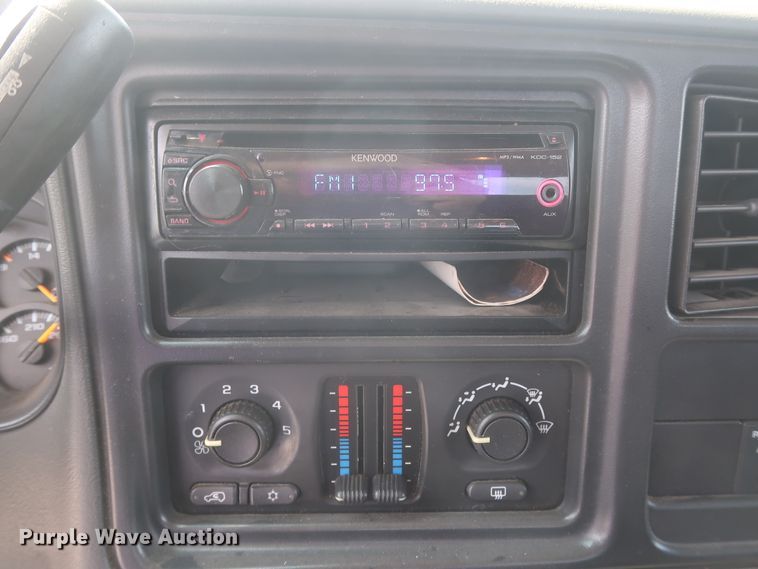 image for item HB9396 2004 Chevrolet Silverado 1500  Ext. Cab pickup truck