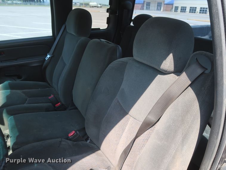 image for item HB9396 2004 Chevrolet Silverado 1500  Ext. Cab pickup truck