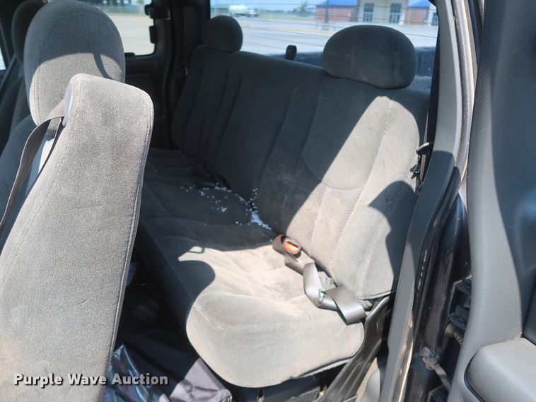 image for item HB9396 2004 Chevrolet Silverado 1500  Ext. Cab pickup truck