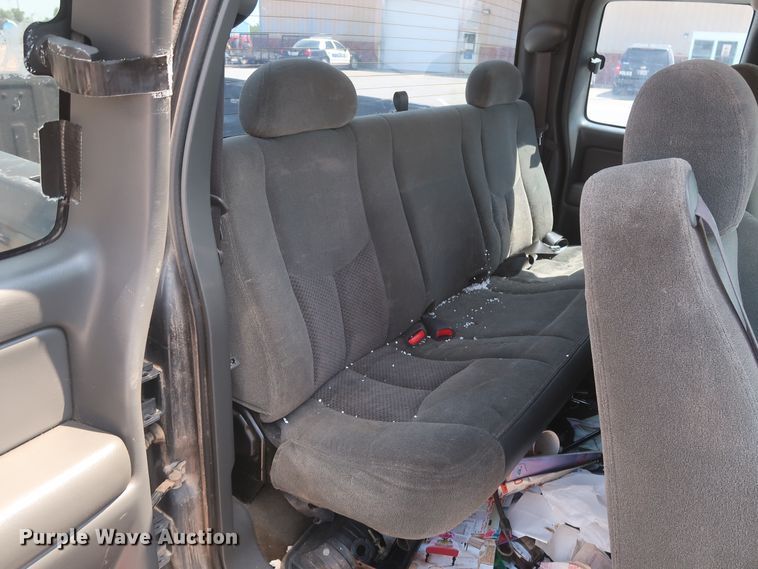 image for item HB9396 2004 Chevrolet Silverado 1500  Ext. Cab pickup truck