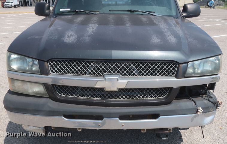 image for item HB9396 2004 Chevrolet Silverado 1500  Ext. Cab pickup truck