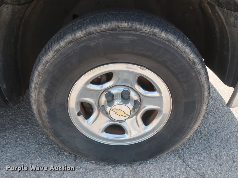 image for item HB9396 2004 Chevrolet Silverado 1500  Ext. Cab pickup truck