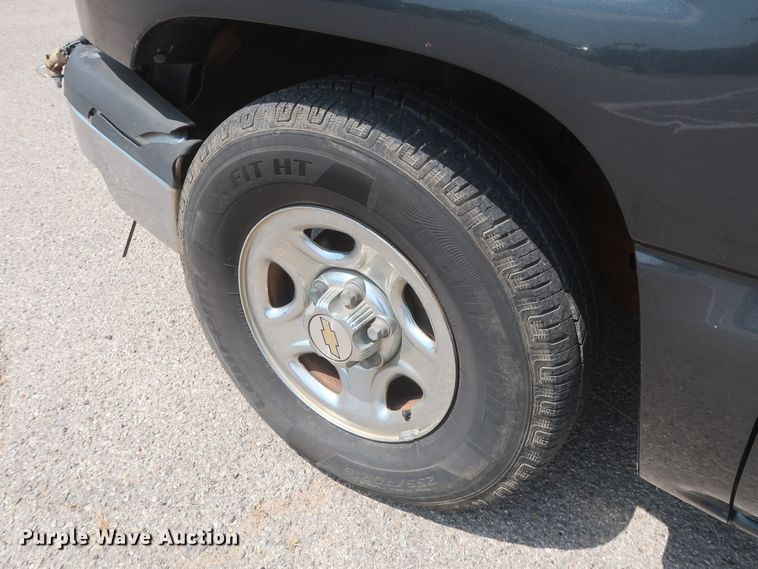 image for item HB9396 2004 Chevrolet Silverado 1500  Ext. Cab pickup truck