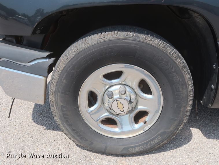 image for item HB9396 2004 Chevrolet Silverado 1500  Ext. Cab pickup truck