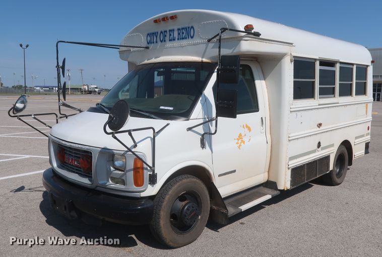 image for item HB9409 2002 GMC Savana G3500  shuttle bus