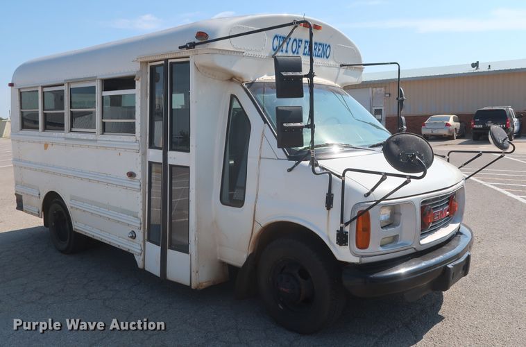 image for item HB9409 2002 GMC Savana G3500  shuttle bus