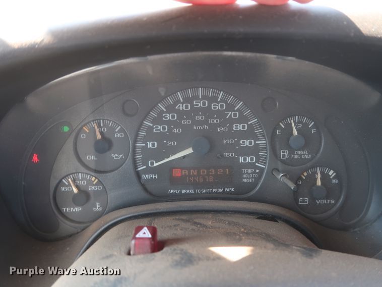 image for item HB9409 2002 GMC Savana G3500  shuttle bus