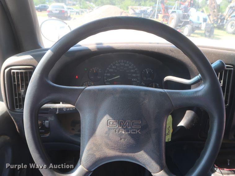 image for item HB9409 2002 GMC Savana G3500  shuttle bus