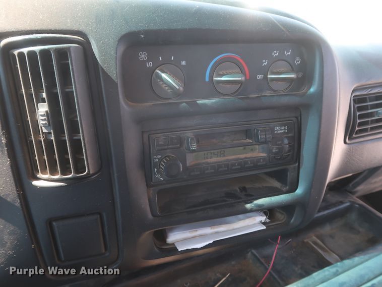 image for item HB9409 2002 GMC Savana G3500  shuttle bus