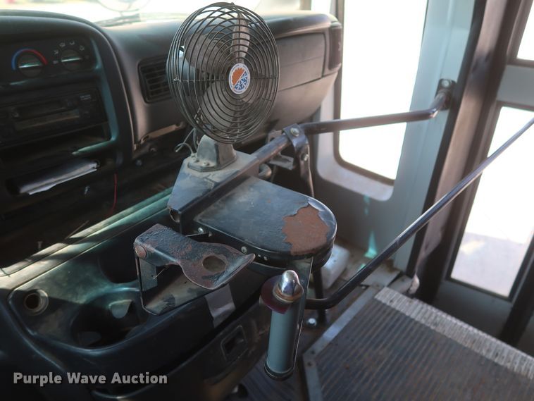 image for item HB9409 2002 GMC Savana G3500  shuttle bus