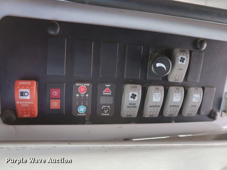 image for item HB9409 2002 GMC Savana G3500  shuttle bus