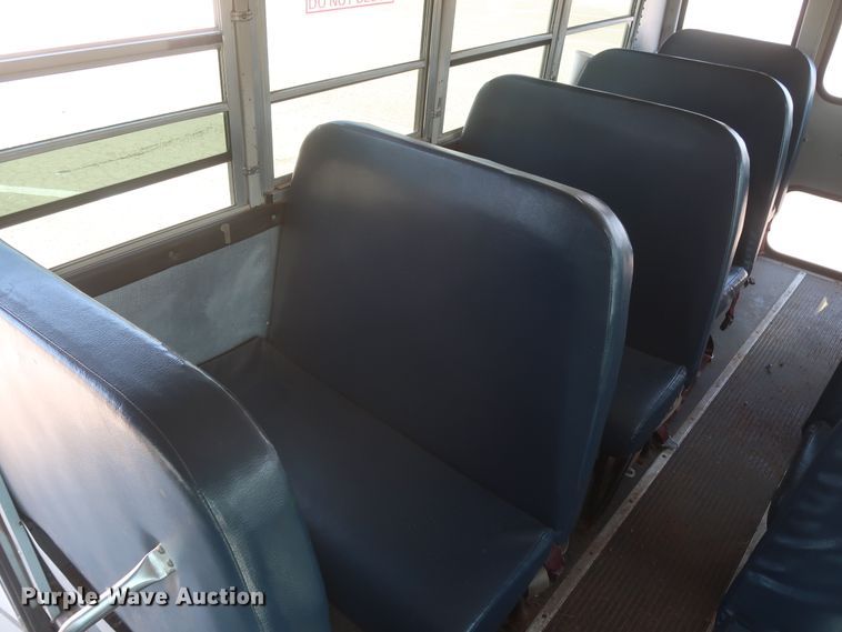 image for item HB9409 2002 GMC Savana G3500  shuttle bus