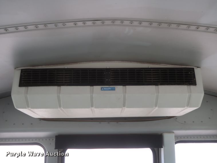 image for item HB9409 2002 GMC Savana G3500  shuttle bus