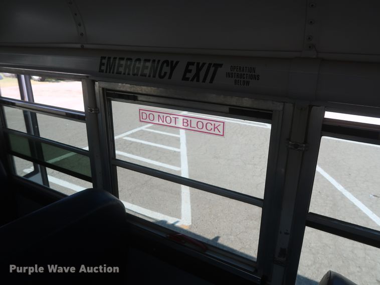 image for item HB9409 2002 GMC Savana G3500  shuttle bus