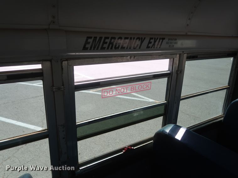 image for item HB9409 2002 GMC Savana G3500  shuttle bus