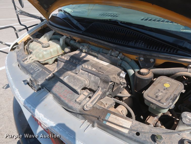 image for item HB9409 2002 GMC Savana G3500  shuttle bus